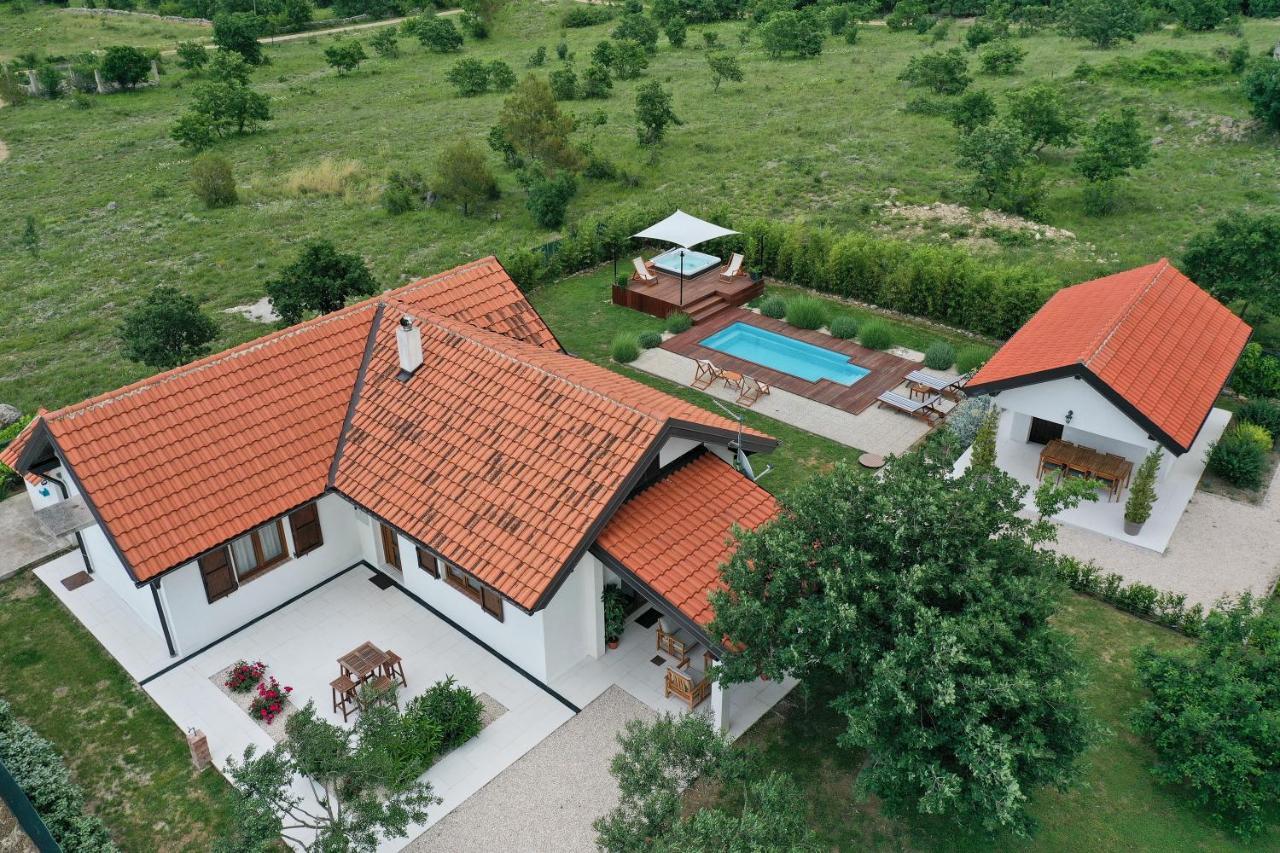 Villa Ena With Pool & Jacuzzi Donji Kasic Buitenkant foto
