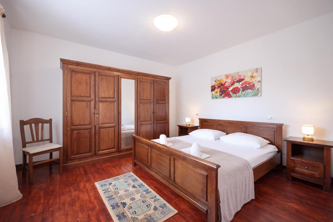 Villa Ena With Pool & Jacuzzi Donji Kasic Buitenkant foto