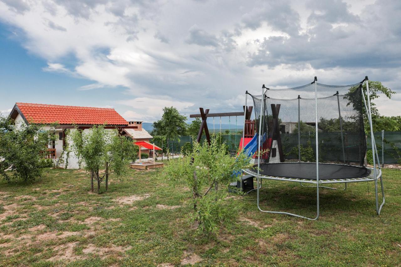 Villa Ena With Pool & Jacuzzi Donji Kasic Buitenkant foto