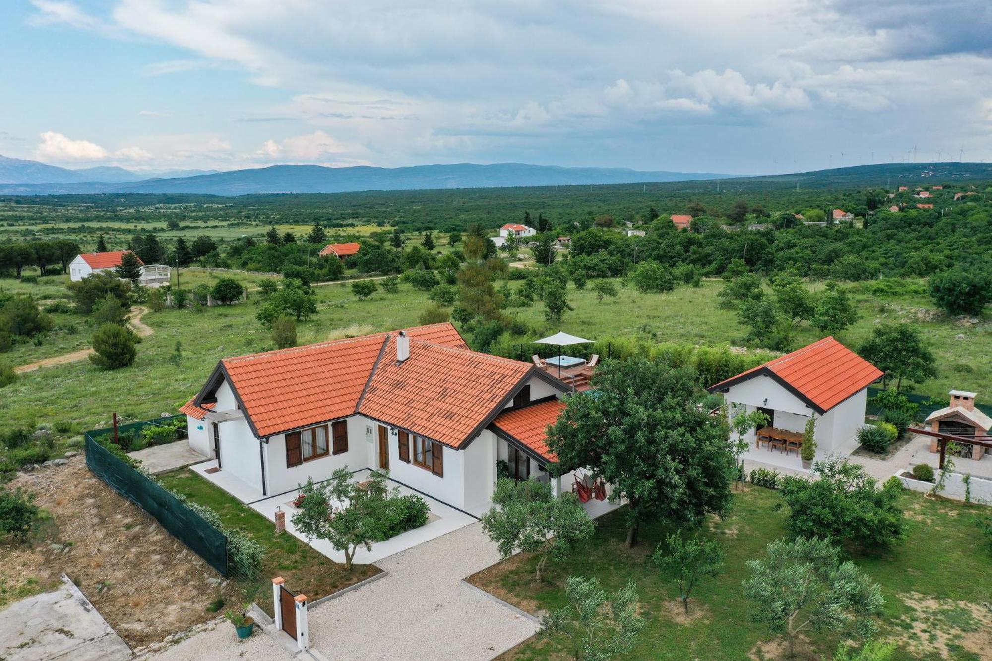 Villa Ena With Pool & Jacuzzi Donji Kasic Buitenkant foto